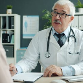 Τι συμβαίνει πραγματικά στις ωοθήκες μετά την εμμηνόπαυση