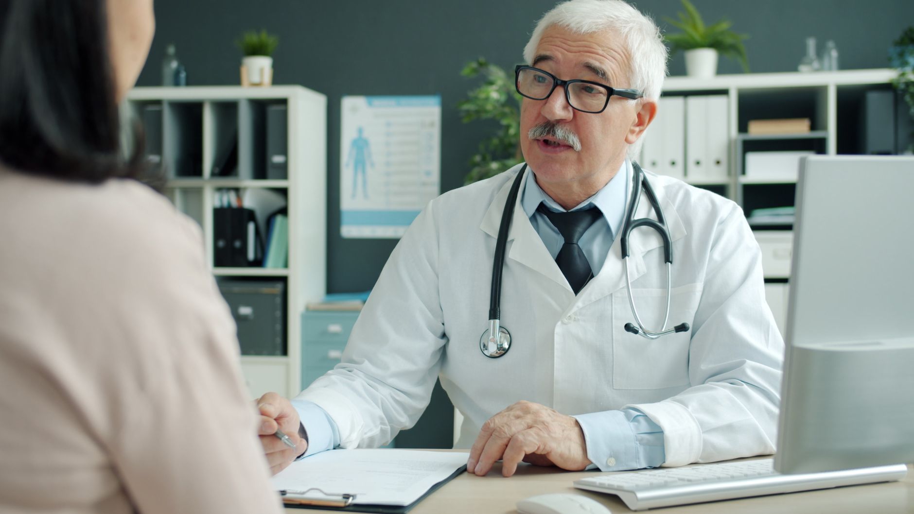 general practitioner doctor office consultation