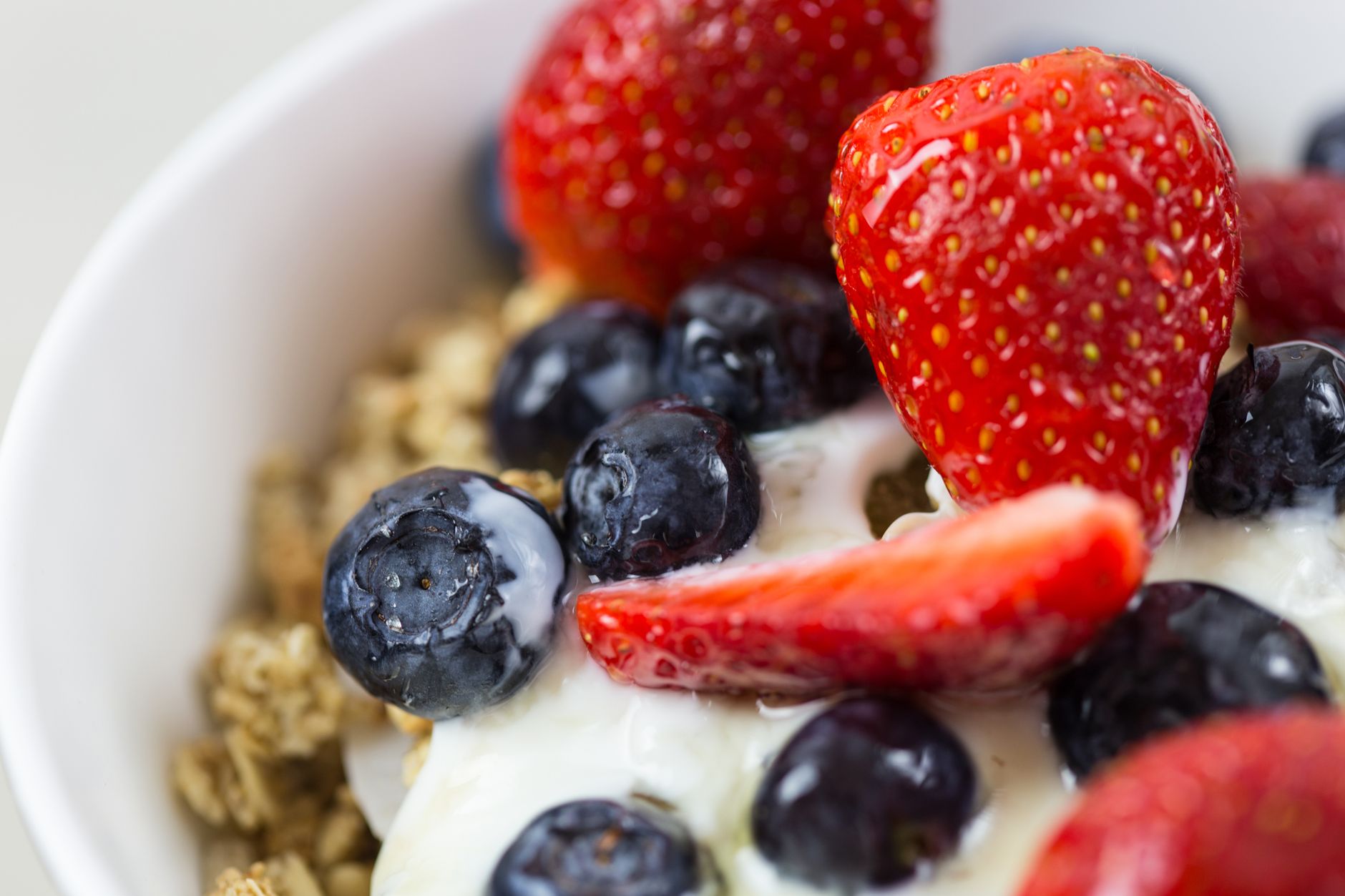 yogurt bowl healthy breakfast