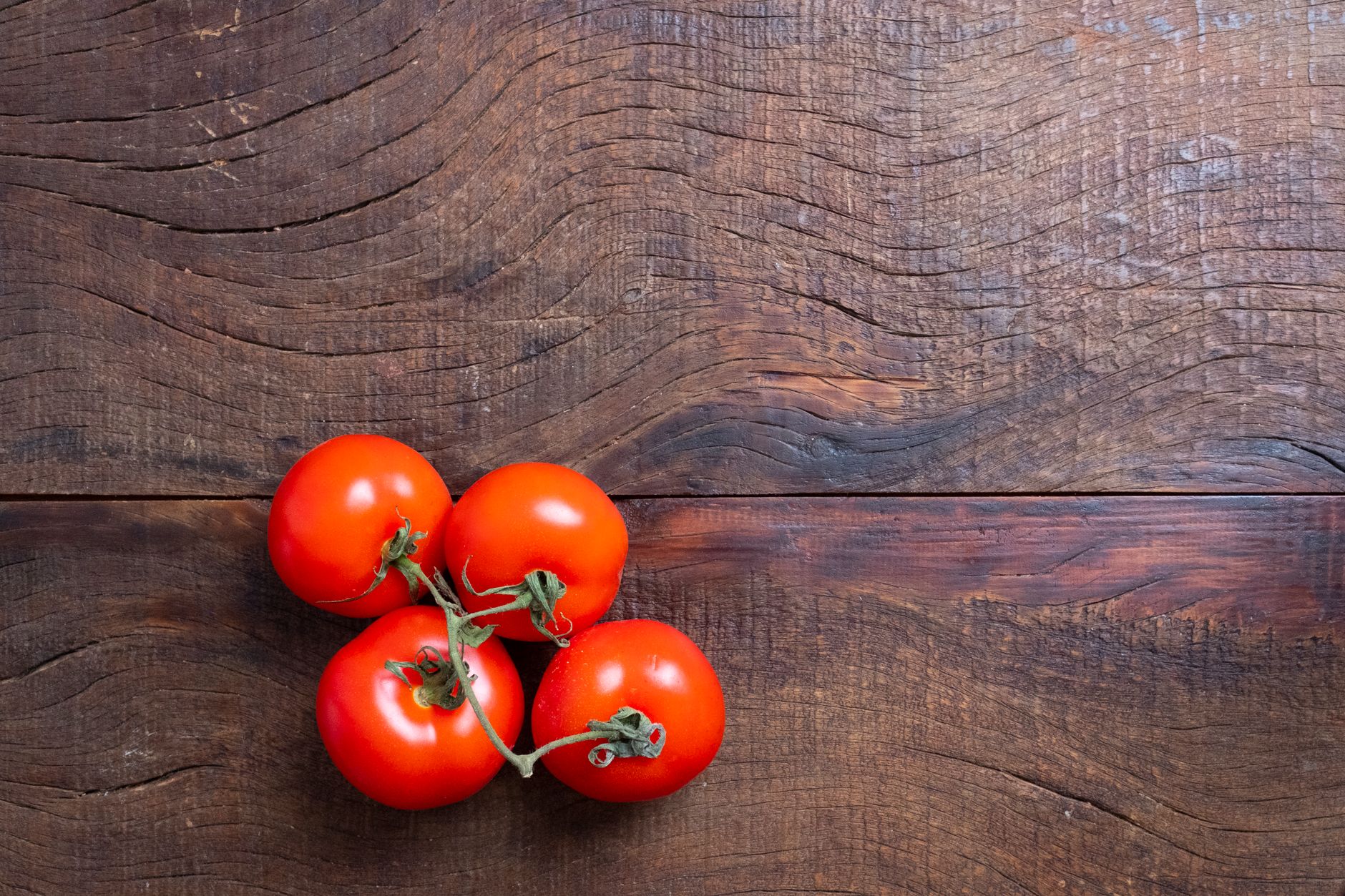 fresh tomatoes wooden table
