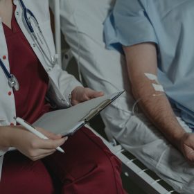 Όταν ένα ξαφνικό πρόβλημα υγείας μας αλλάζει οπτική: η σημασία της έγκαιρης ιατρικής βοήθειας και της ψυχικής στήριξης