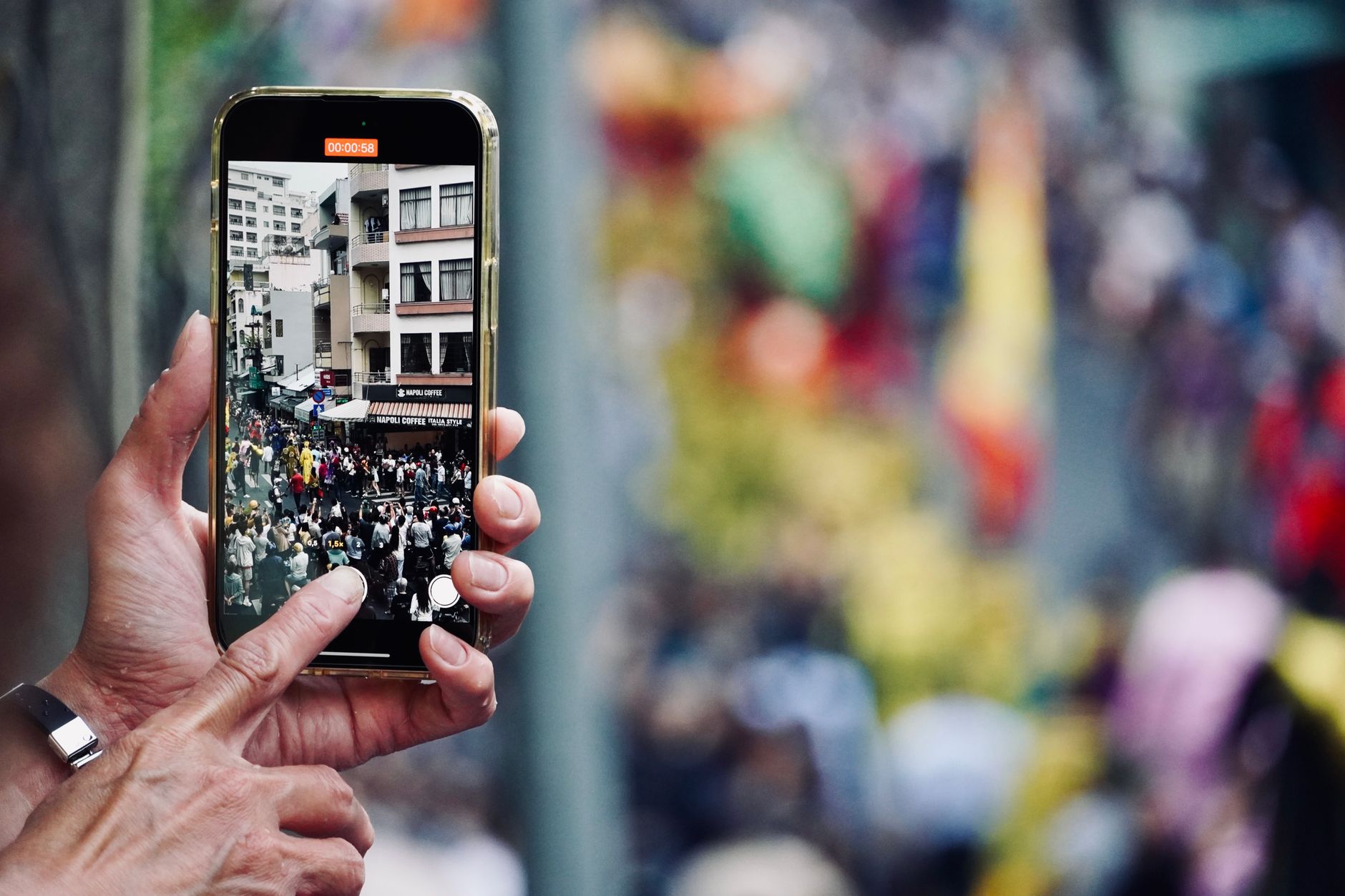 smartphone social media news