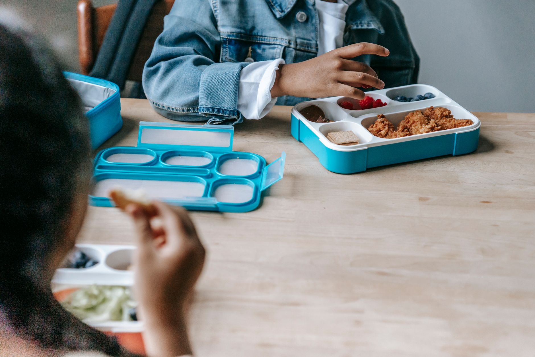schoolchildren healthy lunch outdoors