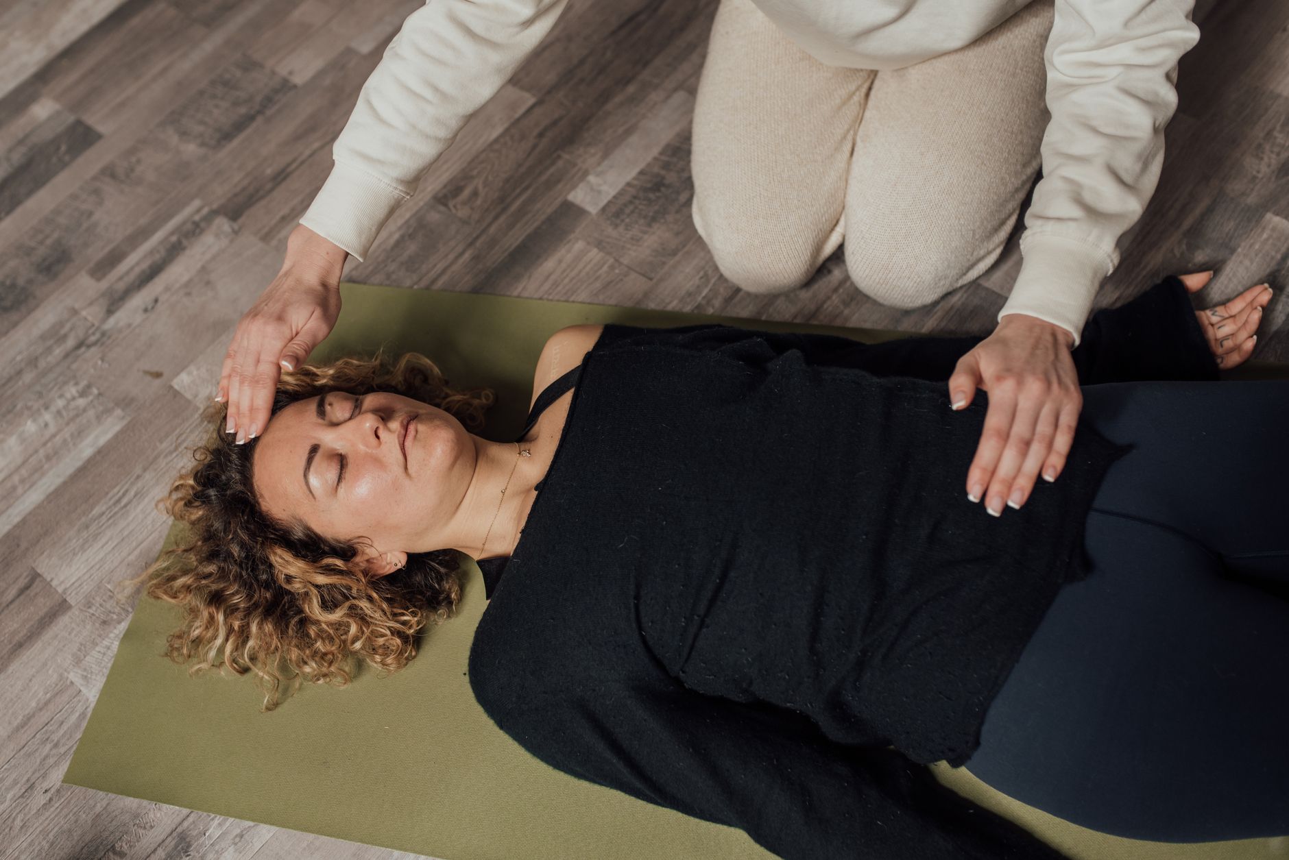 hypnosis relaxation therapy session