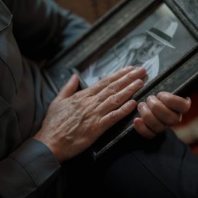 Αλτσχάιμερ: Τι ισχύει σήμερα για τη διάγνωση, τη θεραπεία και την πρόληψη