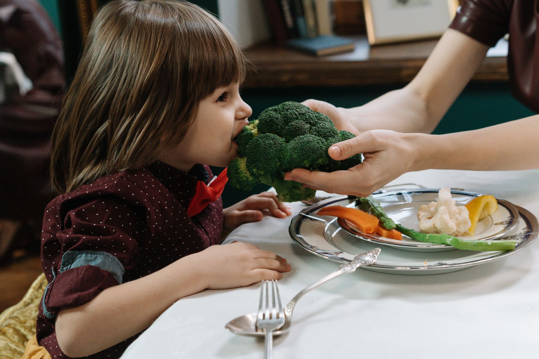 child eating healthy vegetables