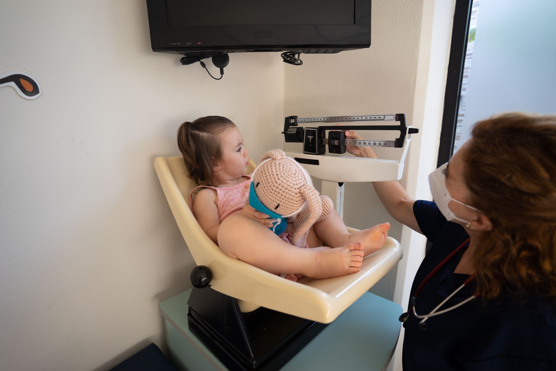baby pediatrician checkup